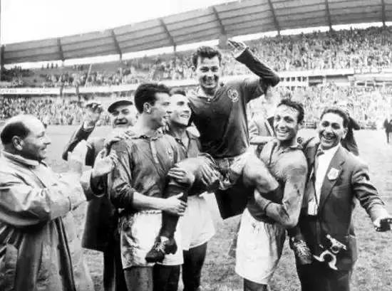 你觉得足球史上的最佳进球是哪个,你认为哪项田径纪录最难打碎