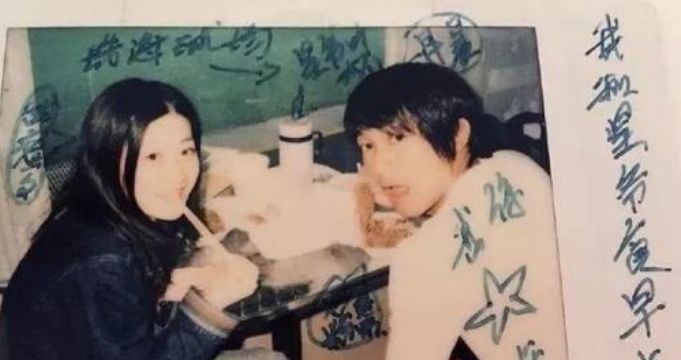 被周星驰选中并捧红,17岁时被周星驰发掘