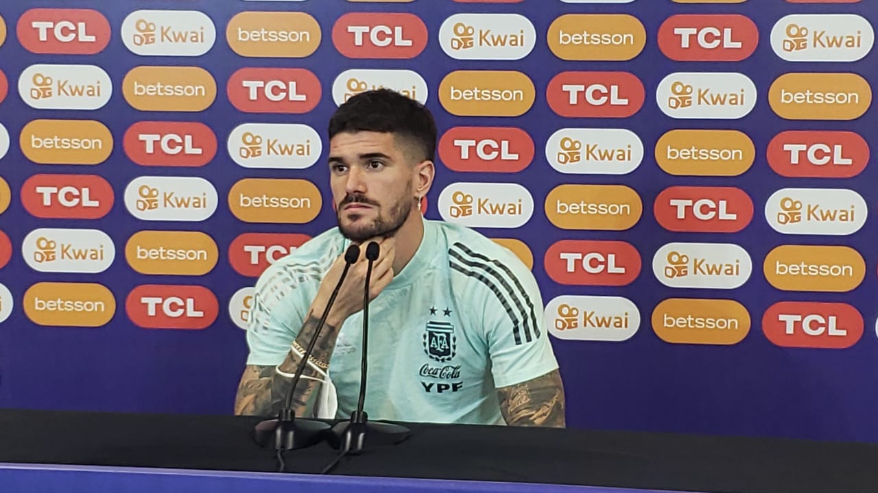 巴萨为何执意跟登贝莱续约,巴萨可以放弃登贝莱吗