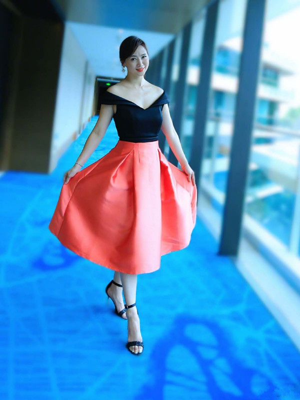 52岁翁虹迷人照片,52岁翁虹身穿连衣裙好优雅