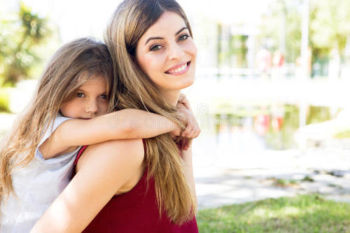 哈尔滨4岁女童遭邻居虐待,哈尔滨儿童被邻居侵害