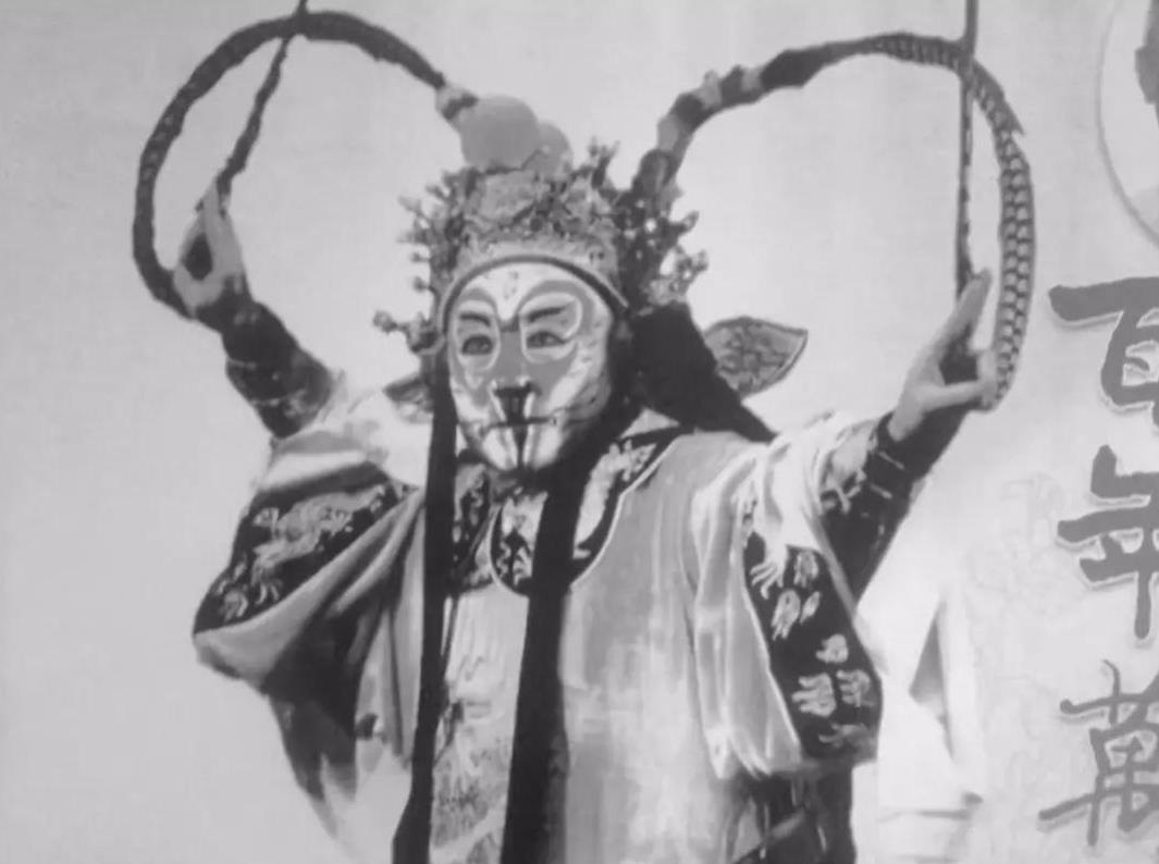 六小龄童避评周星驰,周星驰如何回应六小龄童