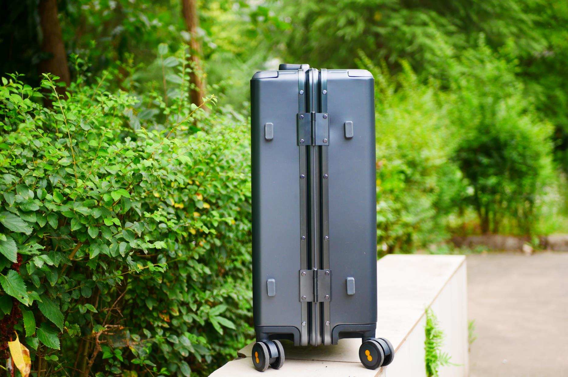 地平线8号20寸登机箱黑色,地平线8号经典系列行李箱测评