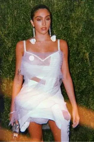 热依扎崔雪莉最新视频,热依扎和雪莉现在怎么样了