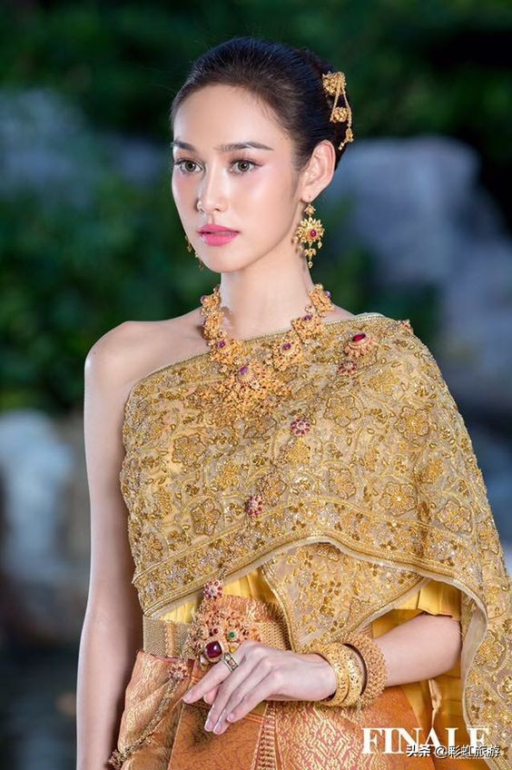 泰国的民族服装是怎么样的,泰国传统服装泰服