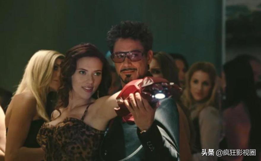 海王、光头郭达、巨石，好莱坞3大“吸金机器”，现实中娶了谁？