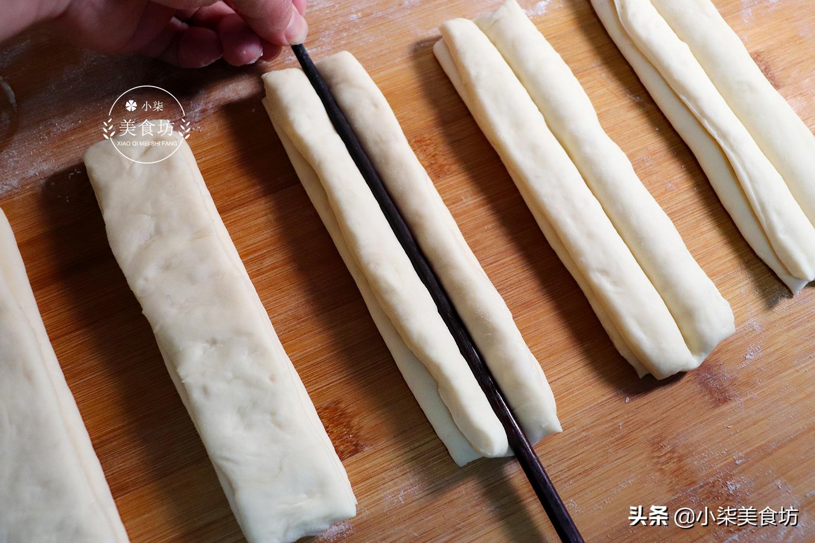 油条当天怎么炸出来又软又蓬松,油条不用泡打粉怎么做酥脆松软