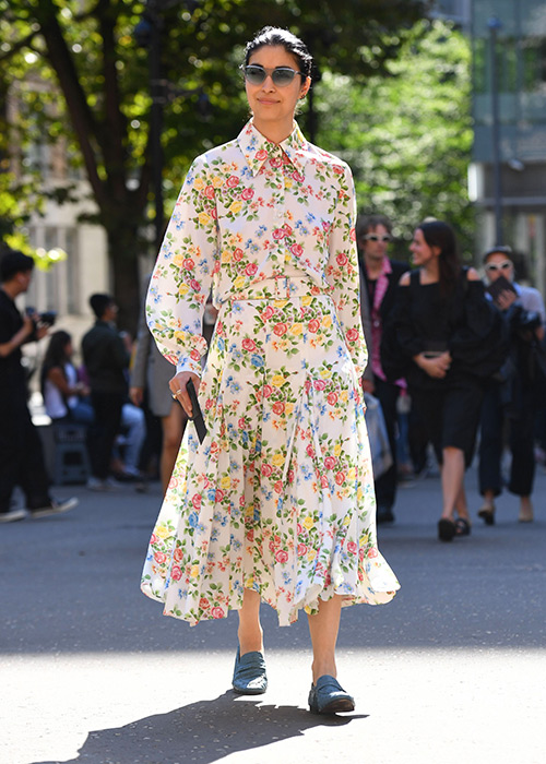 夏季碎花裙子街拍穿搭,街拍夏季裙子穿搭