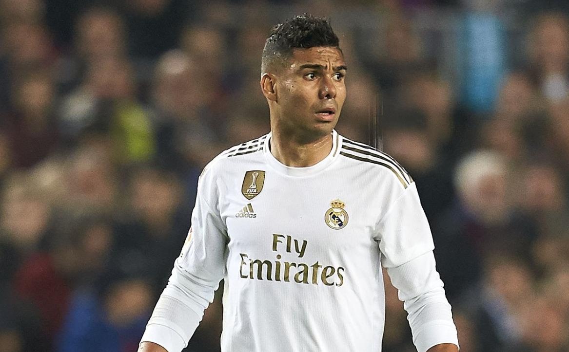 GIF-太骚了！皇马球星30米贴地直塞，跟玩实况一样