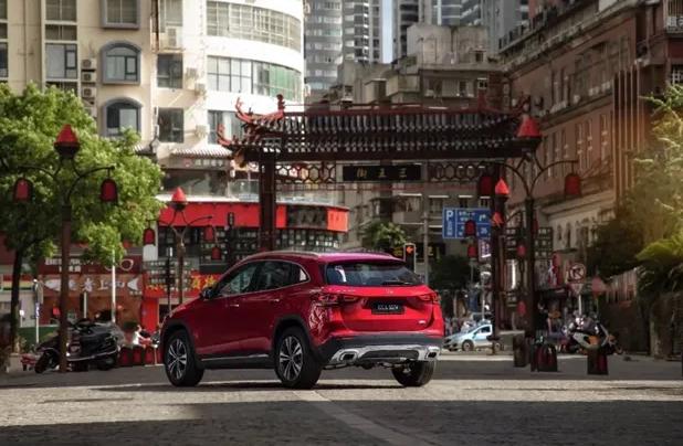 入门即豪华试驾奔驰全新gla200,新款奔驰gla200车型试驾视频