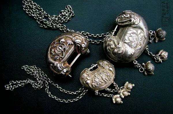 长命锁护身符对宝宝有什么好处,银手镯护身符长命锁红绳的意义