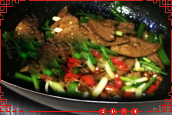 猪肝怎么炒好吃又嫩简单家常做法,猪肝怎么炒又脆又嫩的步骤