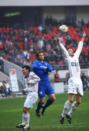 重温赛事-联赛落幕，深圳鲁能冠亚军，2004年中超联赛（第22轮）