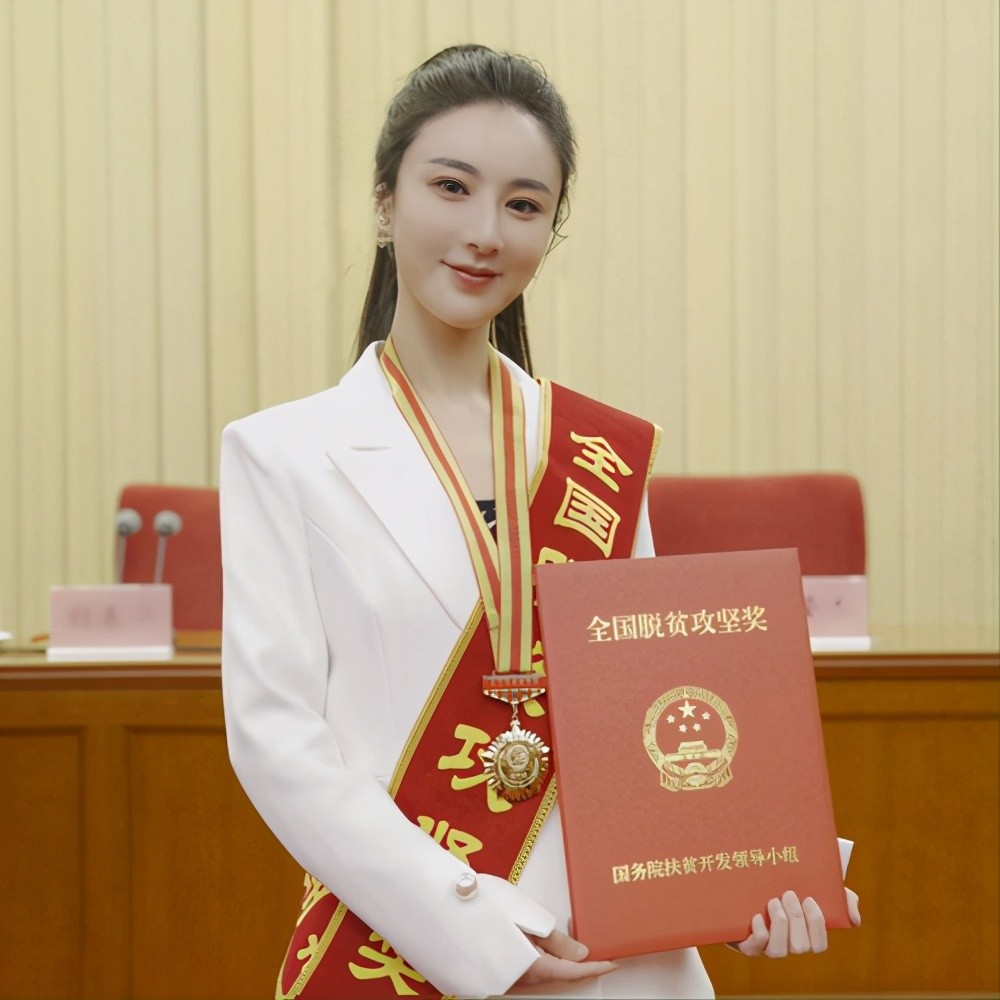 薇娅一年卖115亿，她不露脸也能月入300万，网红到底有多挣钱？