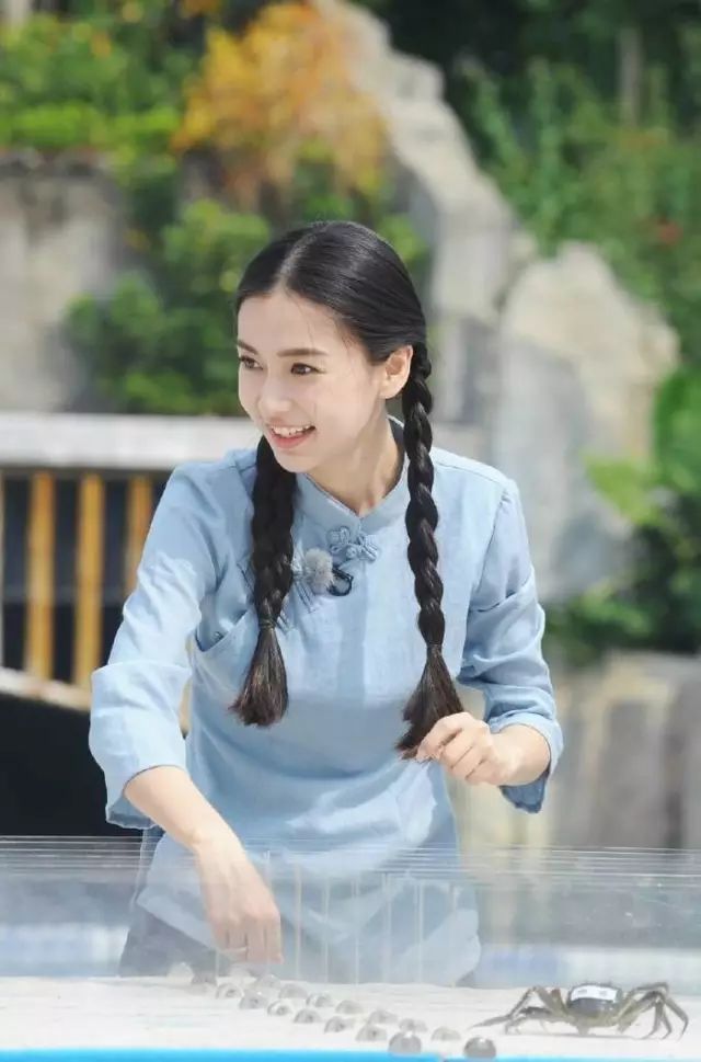 丸子头不好看视频展示,丸子头真的绝了蓬松又可爱