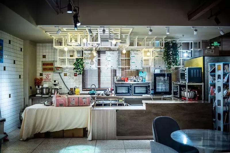 不输宜家的“菜市场”！魔都这些“土味”逛街地，敢说你都走过？