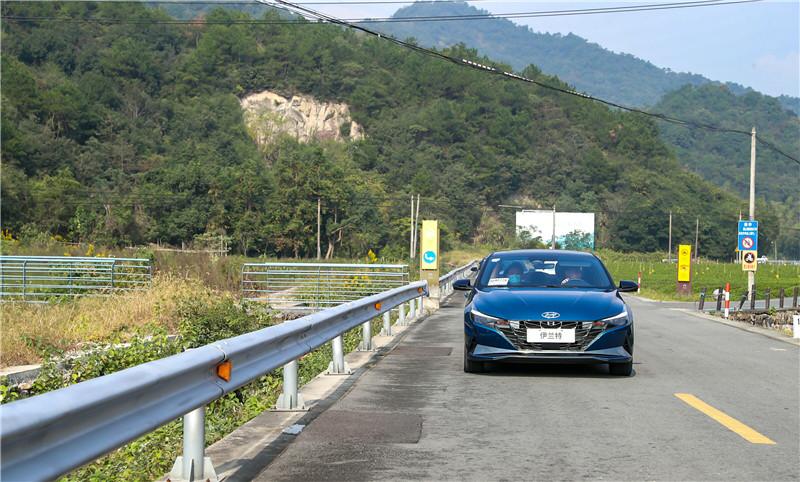 2020现代第七代伊兰特白色,小米社区新品季