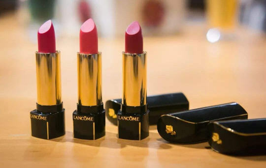 什么颜色口红显白减龄,学生党必备的六支口红好看又便宜