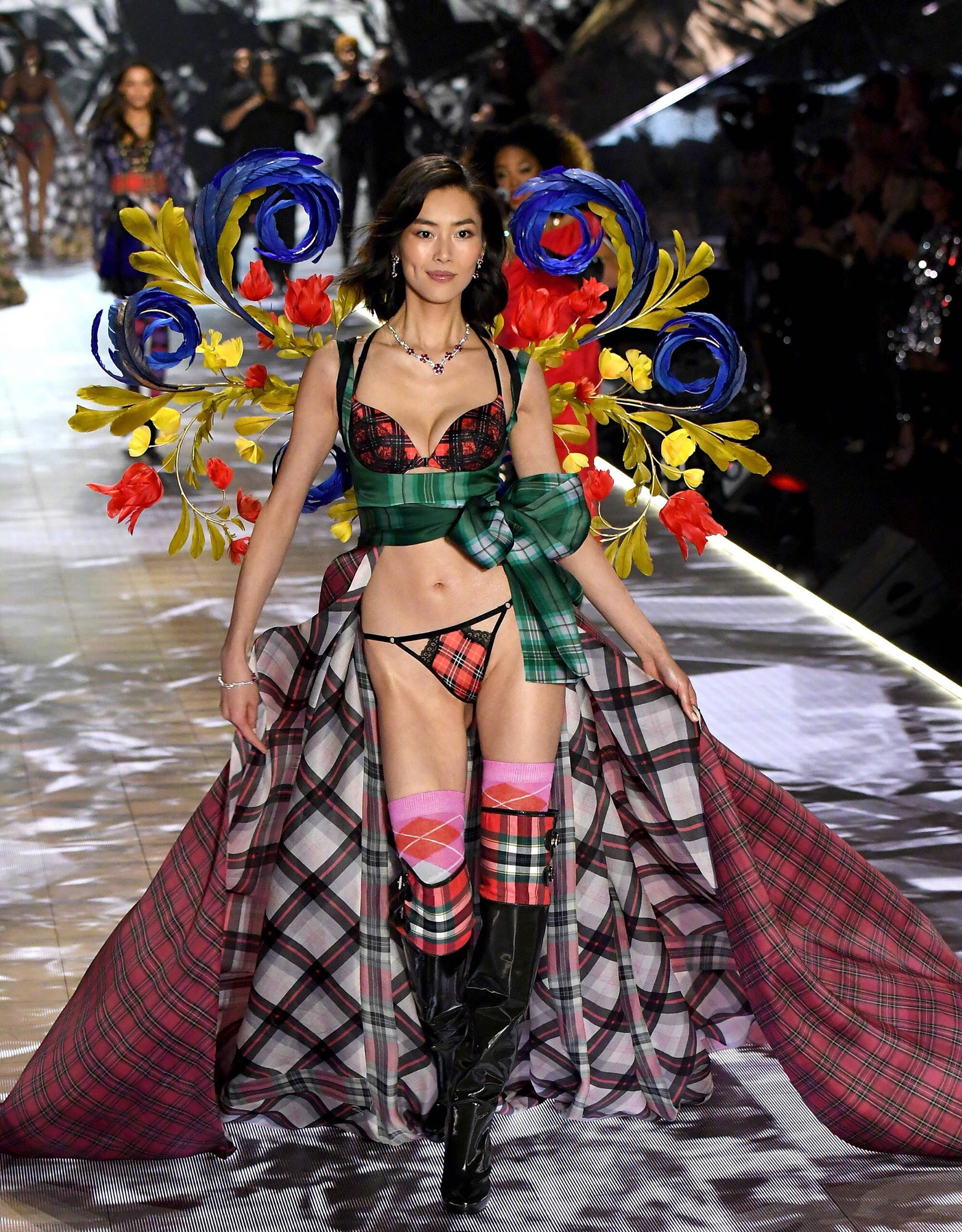 维密大秀四位国模惊艳全场,维密超模大秀集锦