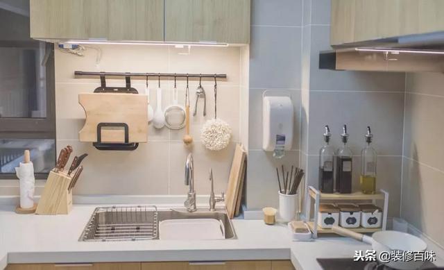 玻璃胶容易发霉用什么好,白色的玻璃胶发霉什么原因