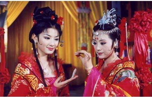 离婚、不育、儿子入狱……娱乐圈“师生恋”都没有好结局？