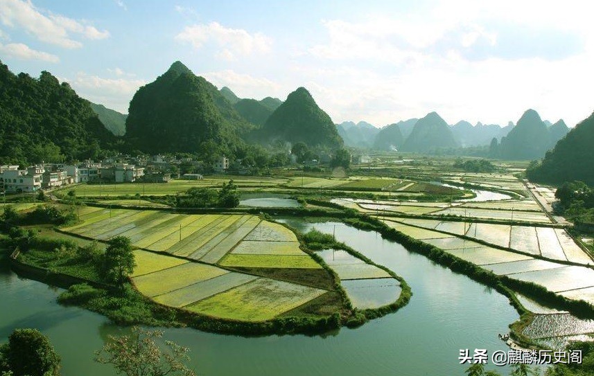 《江城子·田园春耕》看苍山茫茫，黄牛脚浅，写不尽对田园的赞美