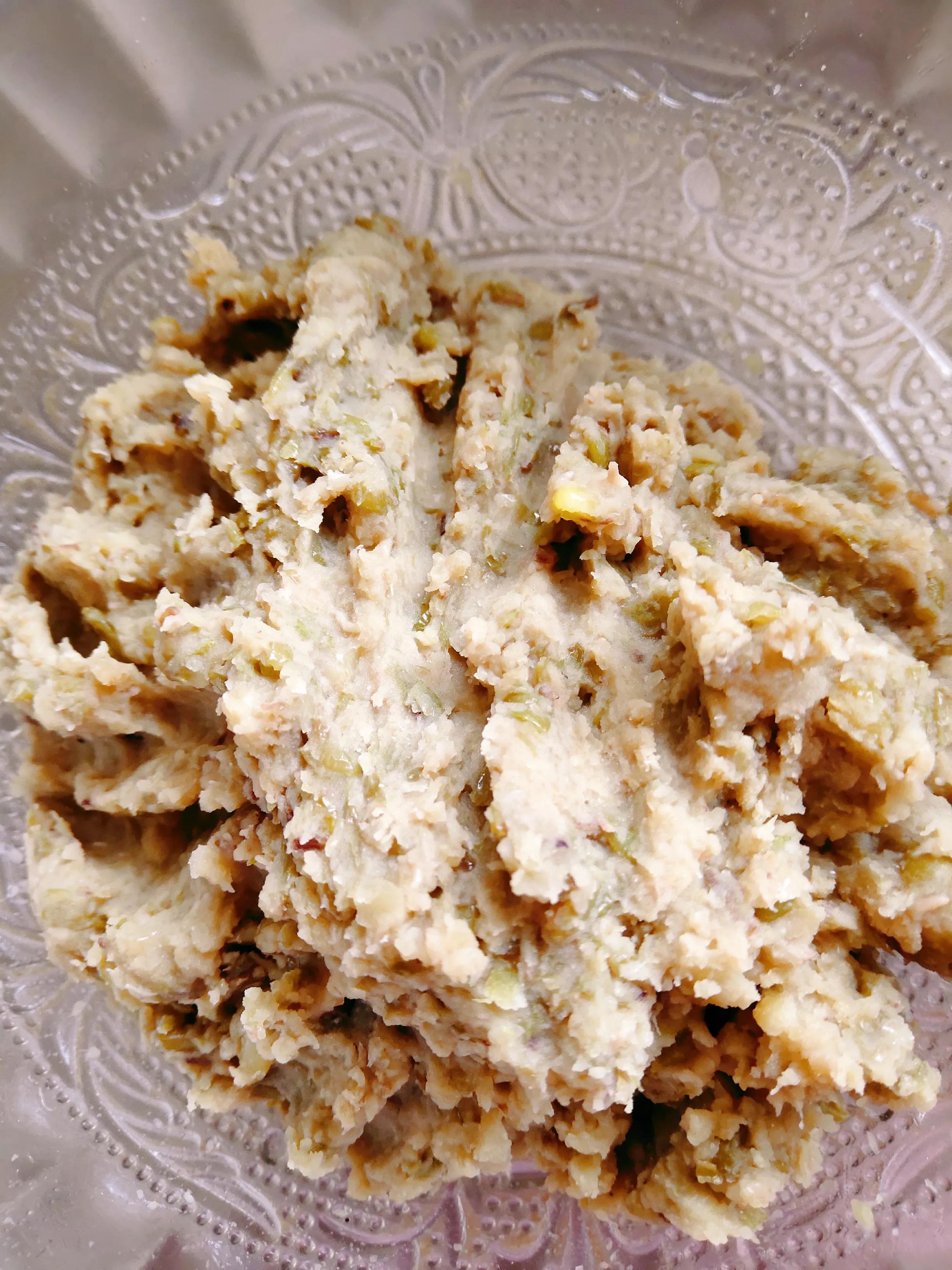 孩子最爱吃的绿豆饼家里就能做,大人小孩都爱吃的简单软皮绿豆饼