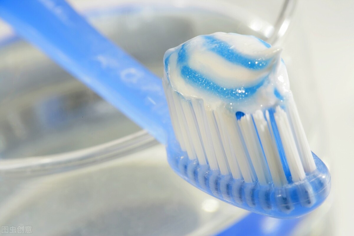 手机壳发黄了怎么清理干净,手机壳发黄怎么清理不用酒和白醋