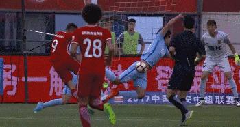 马宁判罚韦世豪引争议,马宁张雷最新消息