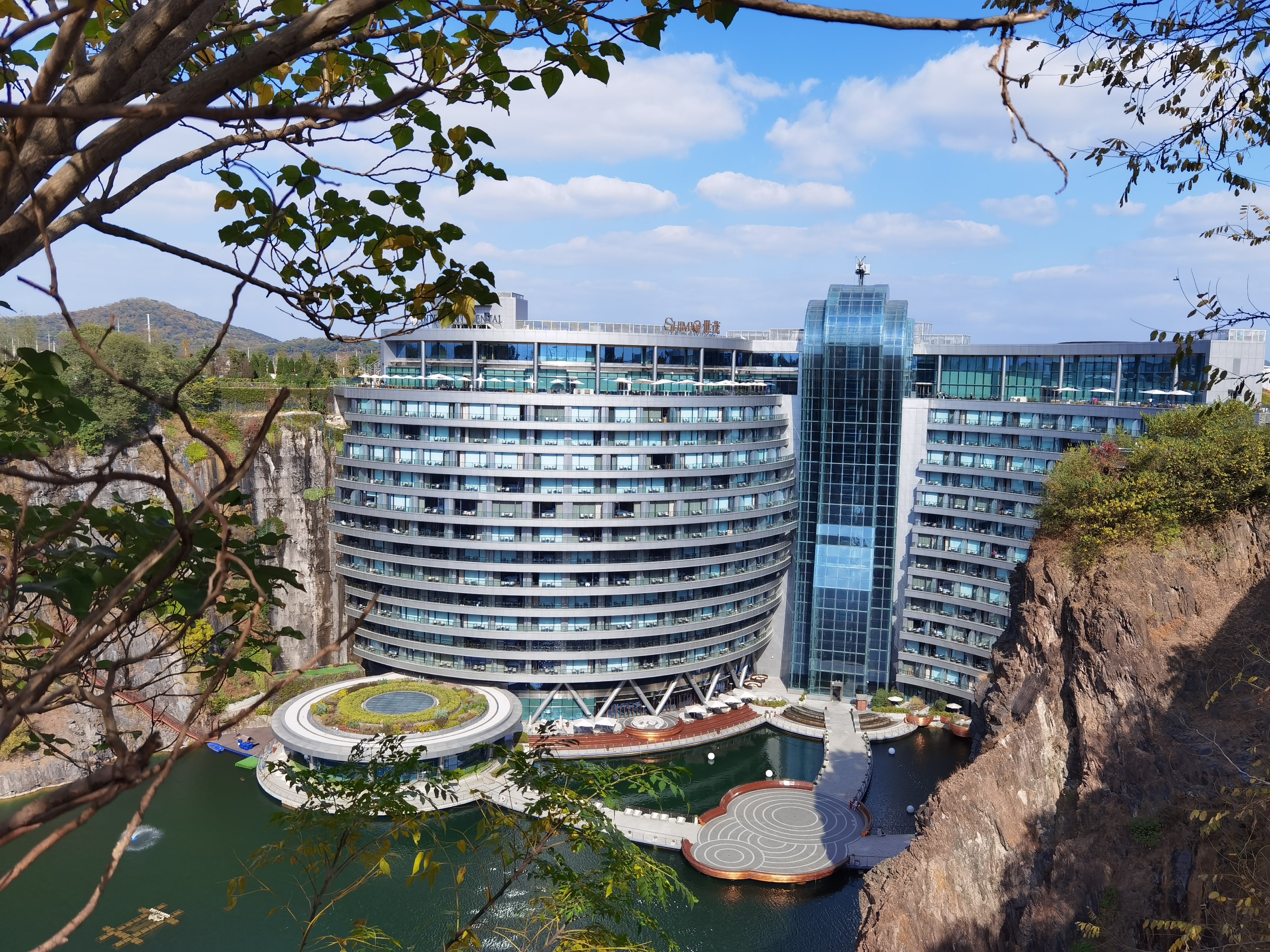 为什么深坑酒店被称为建筑奇迹,惊艳世界的深坑酒店