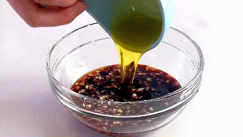 端午在家做简单开胃的柠檬烤鸡，鲜嫩多汁不油腻，在家露一手