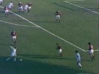 支点中锋踢前腰,足球支点中锋的位置和打法