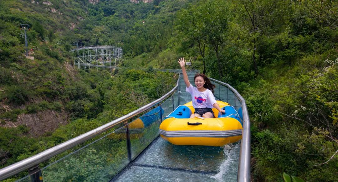 带你峡谷漂流感受一下夏天的气息,端午游玩清凉谷踏浪漂流清凉一夏