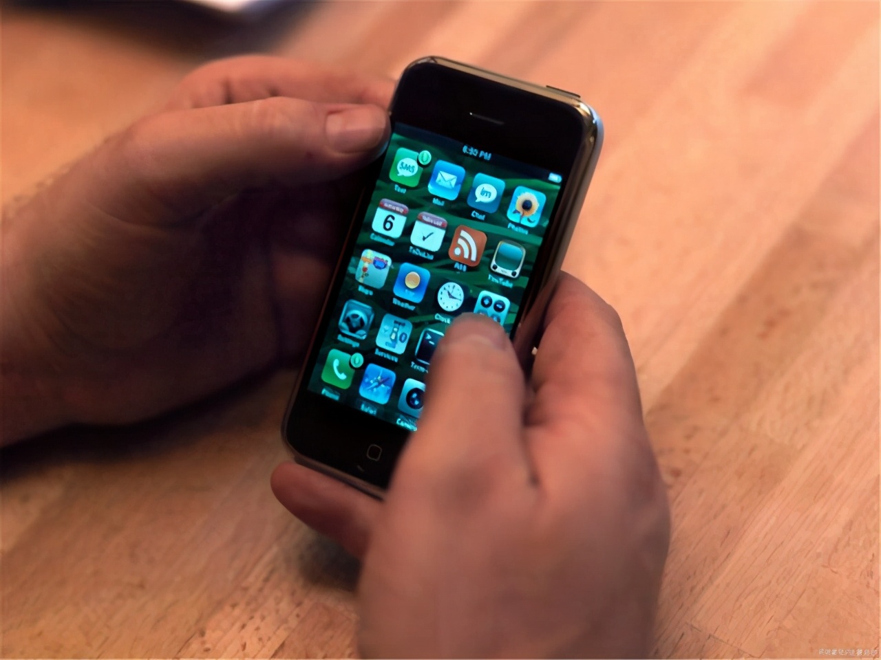 手机贴膜和不贴膜有什么区别,手机要贴膜好还是不贴膜好