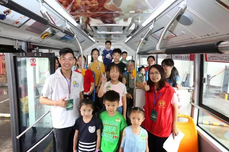 “在佛山坐公交是什么体验？”“谢邀，刚下公交，就是家门，不塞车太爽！”