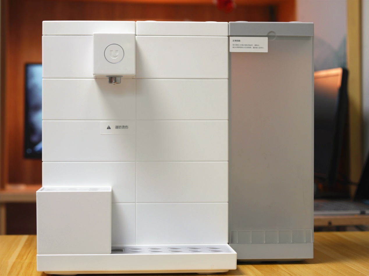 把纯水机从厨房搬到桌面上，小米优点酷吧让孩子喝上有温度的纯水