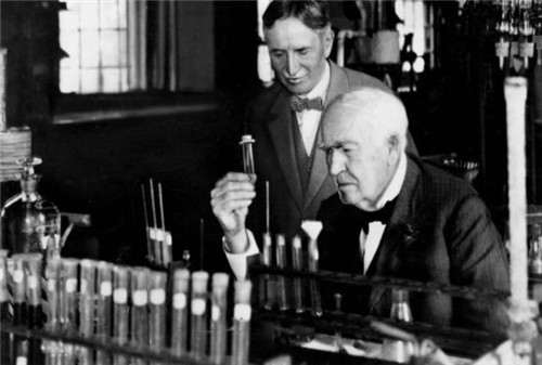 一颗灯泡的寿命，本来有100年，背后却藏着你不知道的奸商诡计