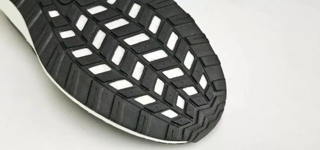 yeezy350跑鞋,不怕剐蹭的跑鞋