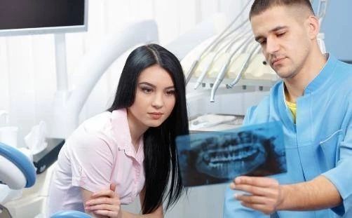 科普知识种植牙和烤瓷牙要怎么选,浦东新区烤瓷牙和种植牙哪种好