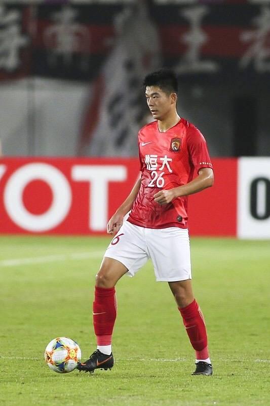 恒大26号球员,恒大引发球迷吐槽