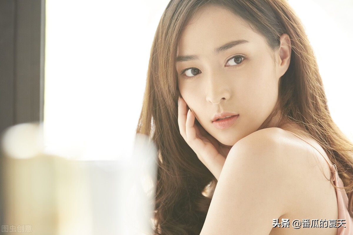 越高冷的男人对女人越有吸引力,高冷的男生是怎样的吸引女生