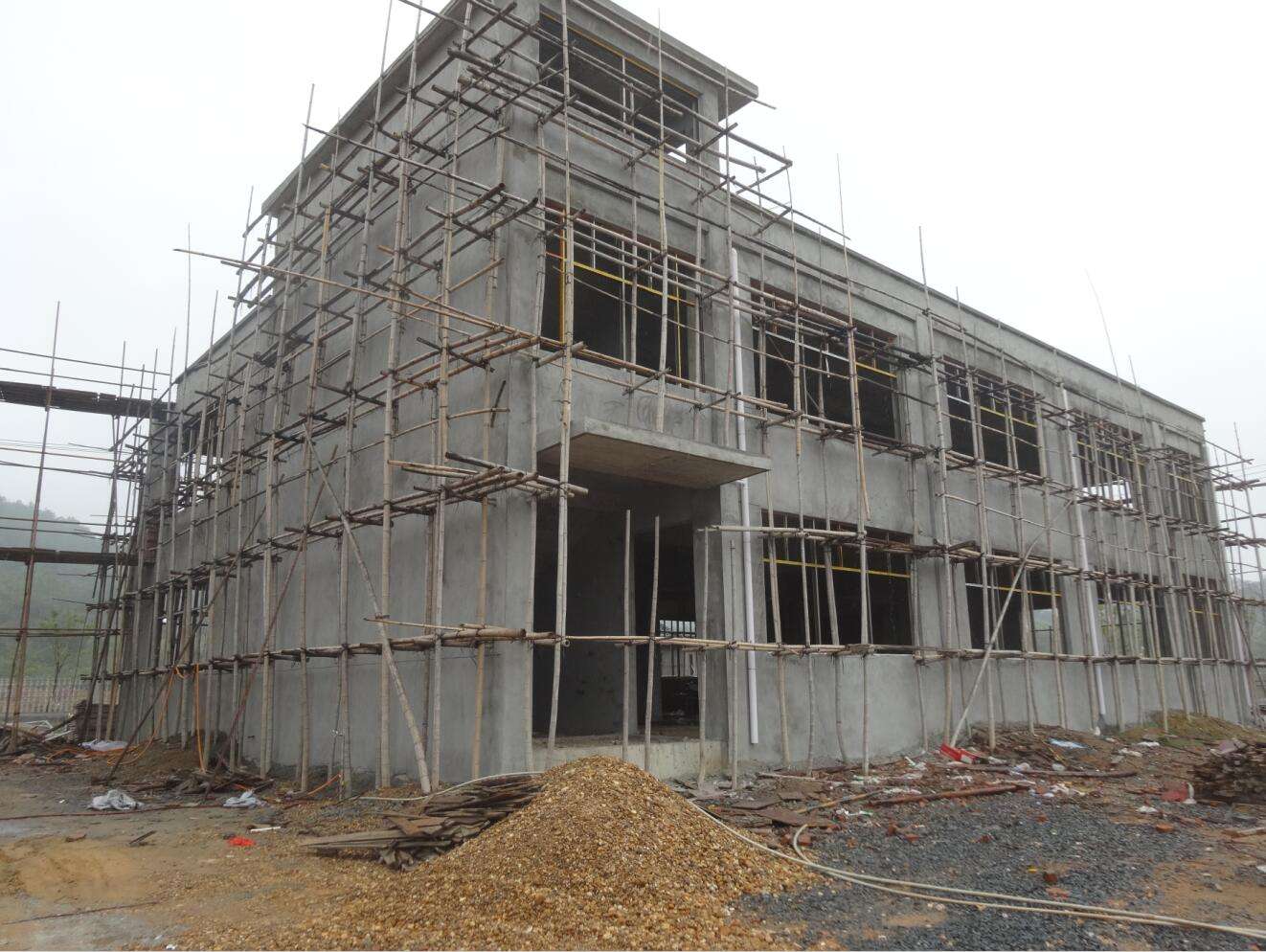 四川农村自建房面积超标的怎么办,宅基地超标的面积每年都要交钱吗