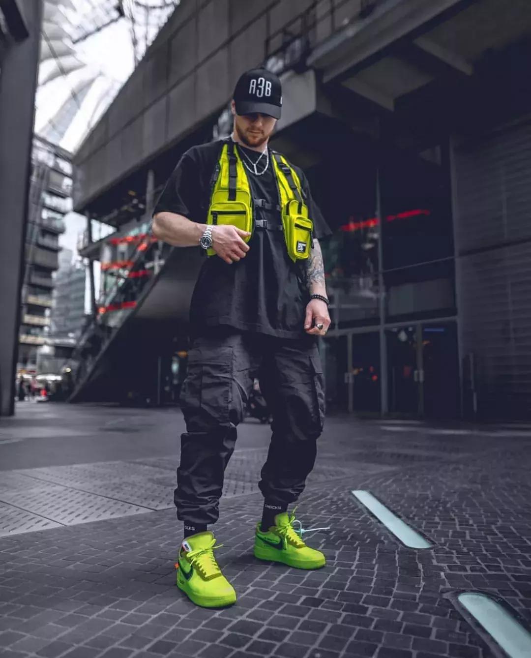 穿着大logo装潮人说的就是你吧！