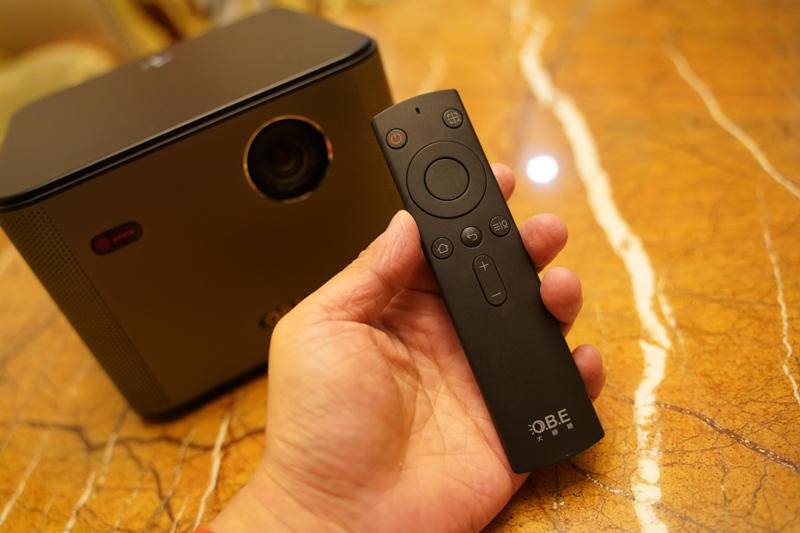 大眼橙投影仪家用x7m智能投影,极米和大眼橙x7d投影仪对比