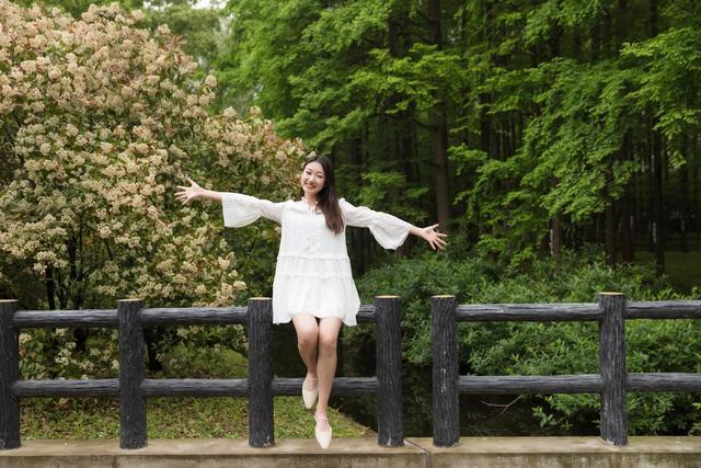 张靓颖和冯轲哪年分开的,张靓颖和冯轲相差多少