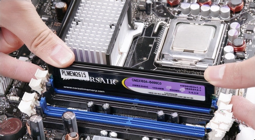 电脑反复黑屏又正常用一会再黑屏,电脑黑屏教你如何修复黑屏