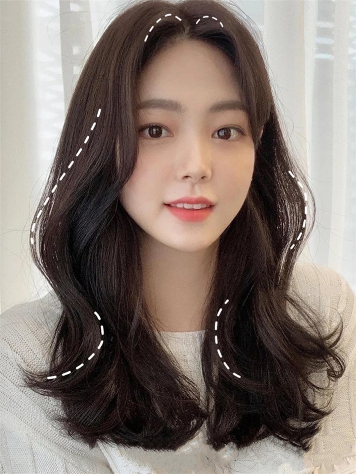 烫卷发今年流行哪种颜色,减龄显小的烫发是你最佳选择