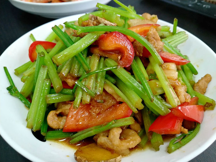 美食家常菜，花菜炒肉，芹菜炒五花肉，青椒炒牛肚，香辣大虾做法