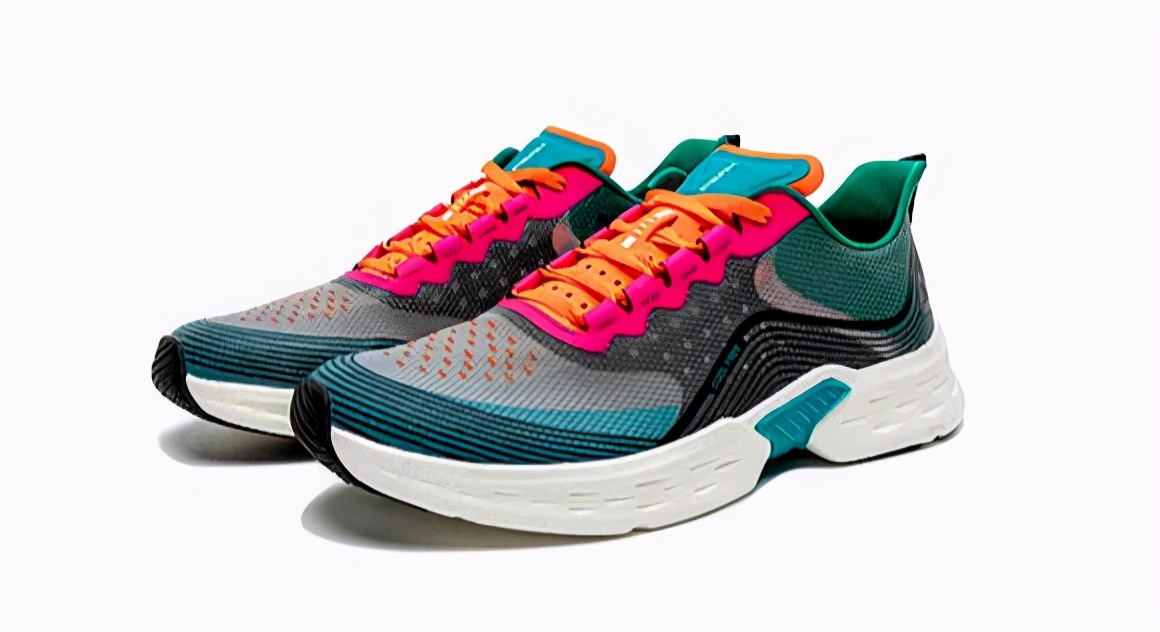 国产马拉松跑鞋排名前十名跑鞋,国产跑鞋和国外跑鞋