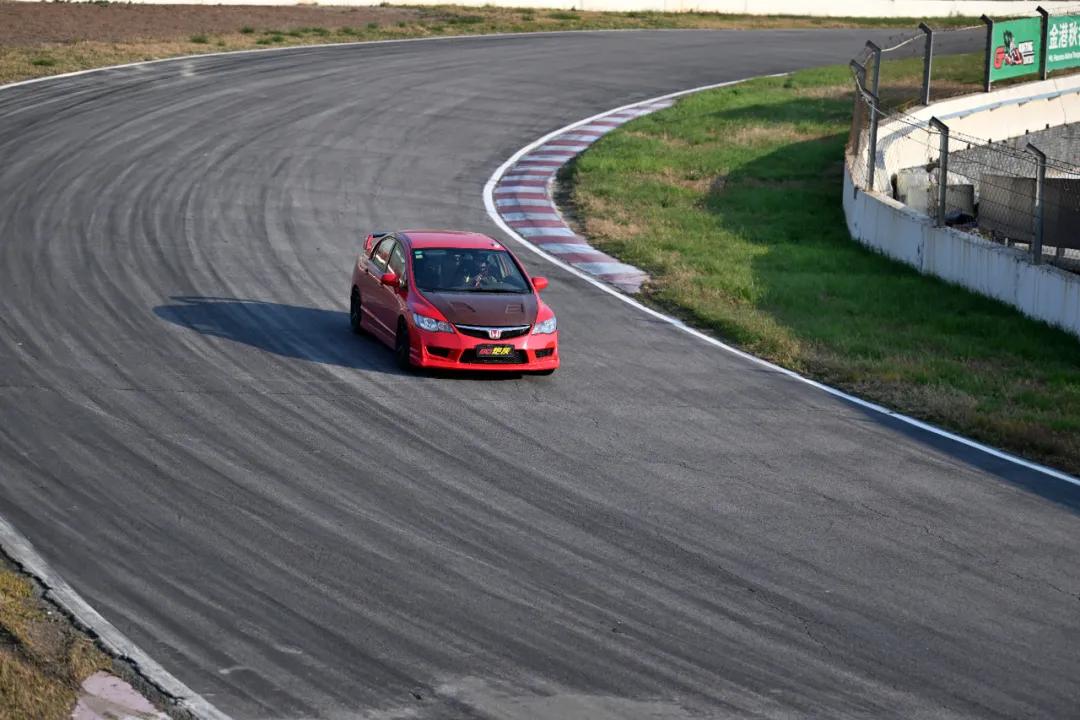 尼康z9旗舰相机详细评测,尼康z9机身的无损变焦功能